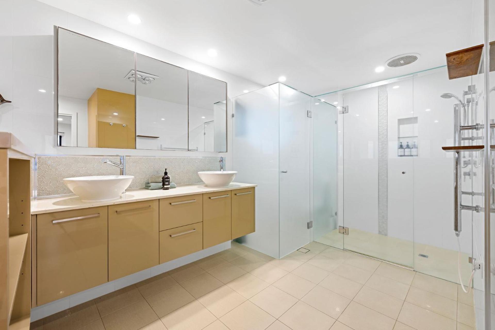 Shoreline 9 Penthouse With Ocean Views 헤이스팅스 포인트 외부 사진