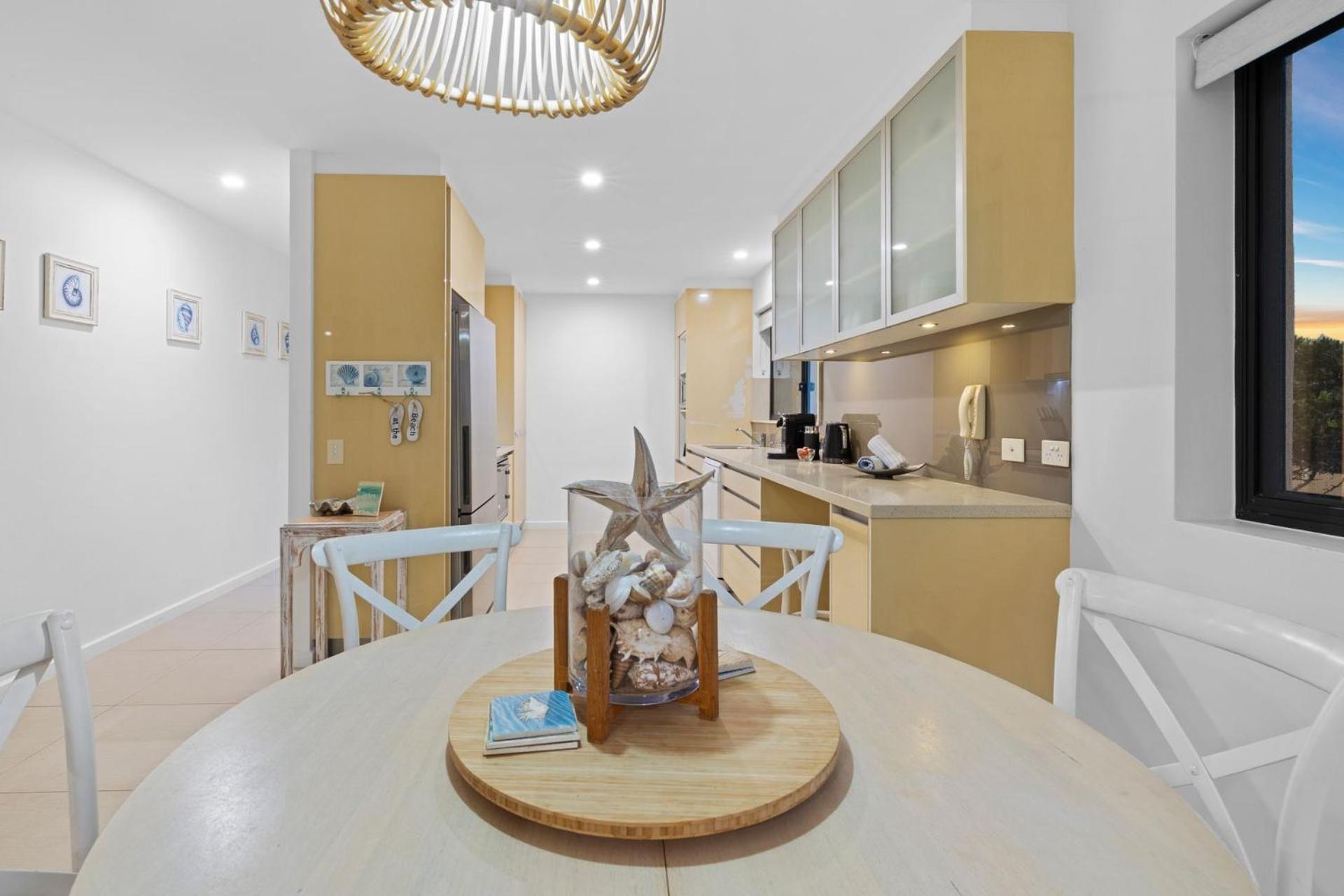 Shoreline 9 Penthouse With Ocean Views 헤이스팅스 포인트 외부 사진